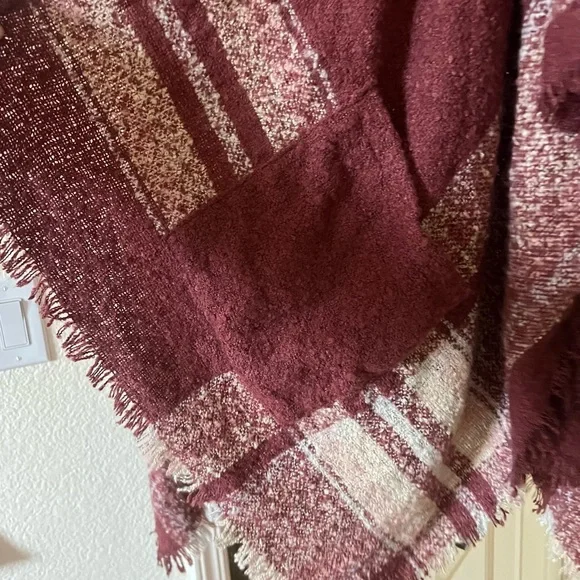 World Market Hooded Shawl with Pockets - Picture 3 of 5